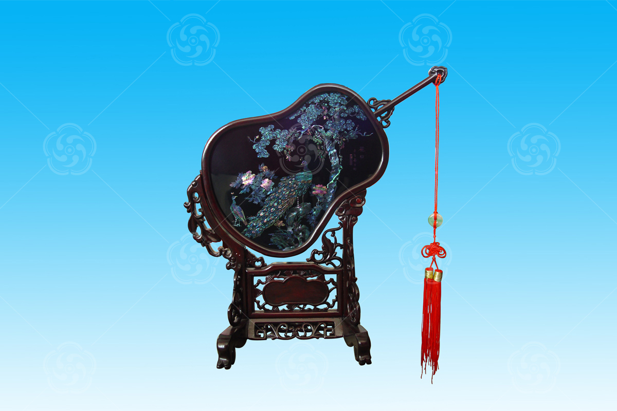 點(diǎn)螺有邊麗日（孔雀）臺屏